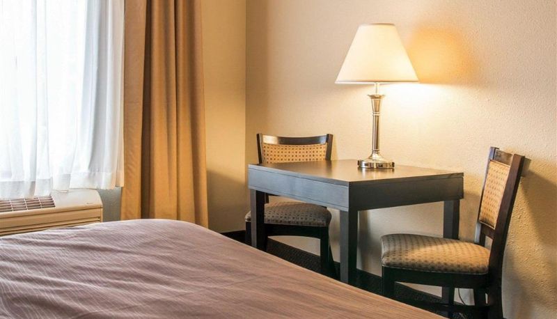 Zimmer - Quality Inn & Suites Niles