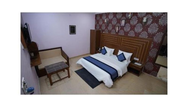 Info - HR DUKES DEN RESORT