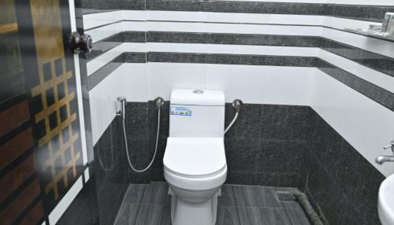Badkamer - Hotel Aluva 700 Mtr From Aluva Railway Station Nirupama