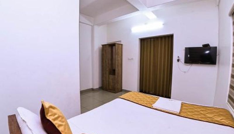 Kamer - Hotel Aluva 700 Mtr From Aluva Railway Station Nirupama