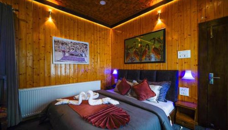 Camera - Gulmarg Woods By Stay Pattern