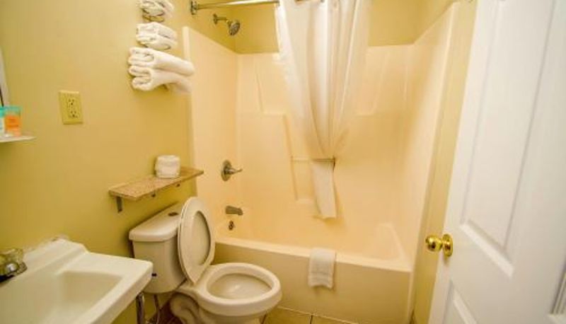 Bagno - Sportsman's Inn Plymouth 252-793-3095