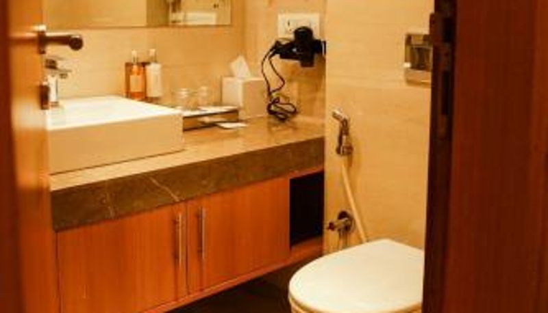 Łazienka - Gurugram  Sector 29  Millennium City Center Alivaa Hotel