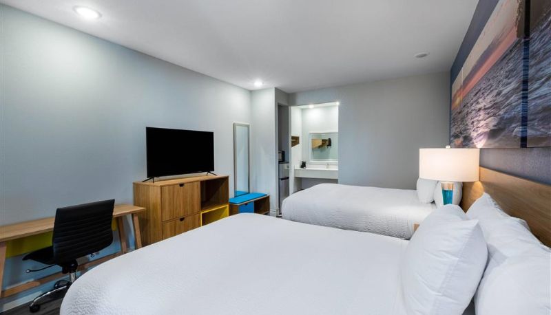 Camera - Days Inn & Suites by Wyndham Downtown/University of Houston