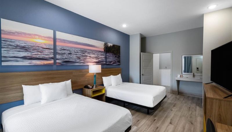 Camera - Days Inn & Suites by Wyndham Downtown/University of Houston