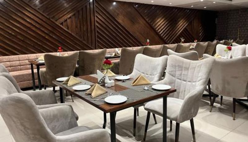 Sala śniadaniowa w restauracji - Hotel RRV Premier