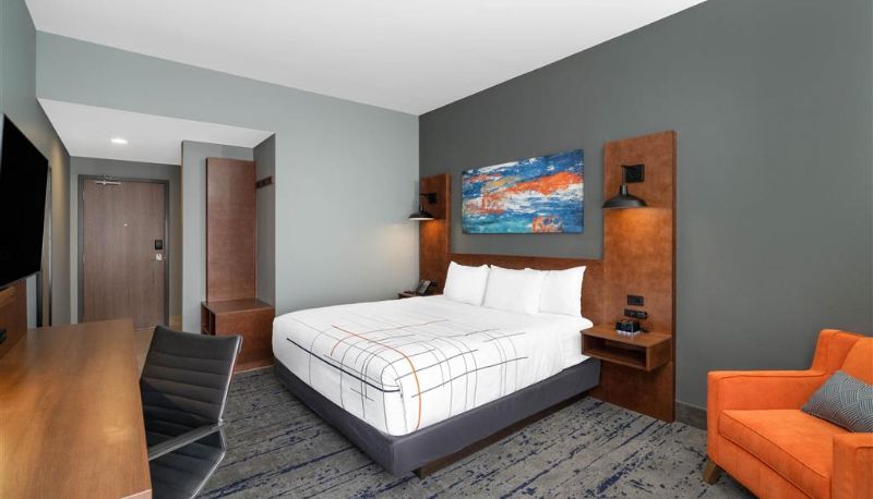 Zimmer - La Quinta Inn & Suites by Wyndham Louisville NE/Old Henry Rd