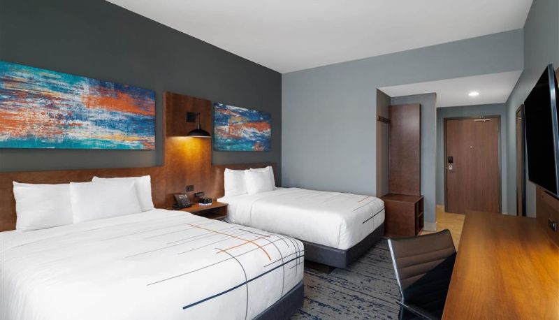 Zimmer - La Quinta Inn & Suites by Wyndham Louisville NE/Old Henry Rd
