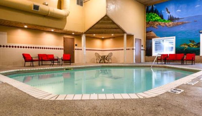 Piscina - Norland Inn & Suites Roseau