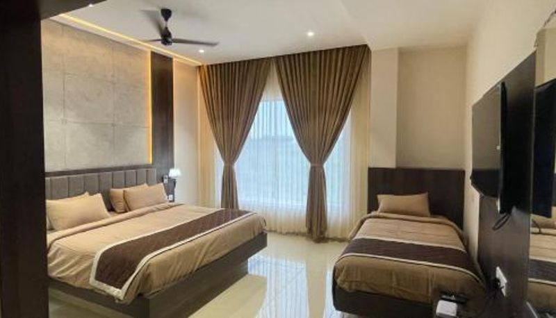 Info - HOTEL VAHINI GRAND