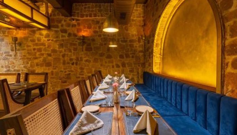 Sala de desayunos dentro del restaurante - Historia Royal