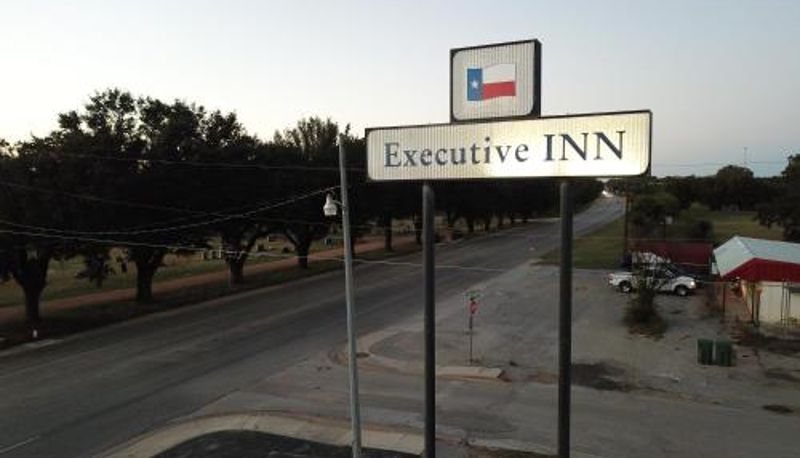 Info - Executive Inn