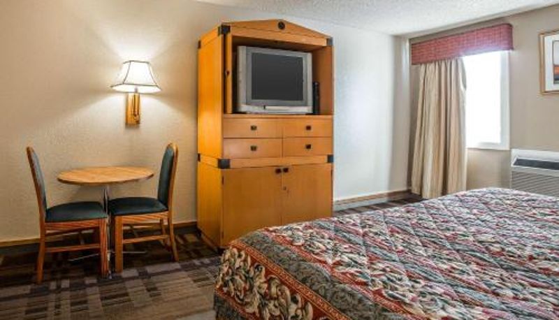Zimmer - Rodeway Inn Cheyenne I-80 East