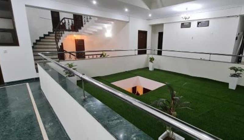 Zewnętrzna część hotelu - Nook Inn & Suites - 2 Min Walk From MG ROAD METRO