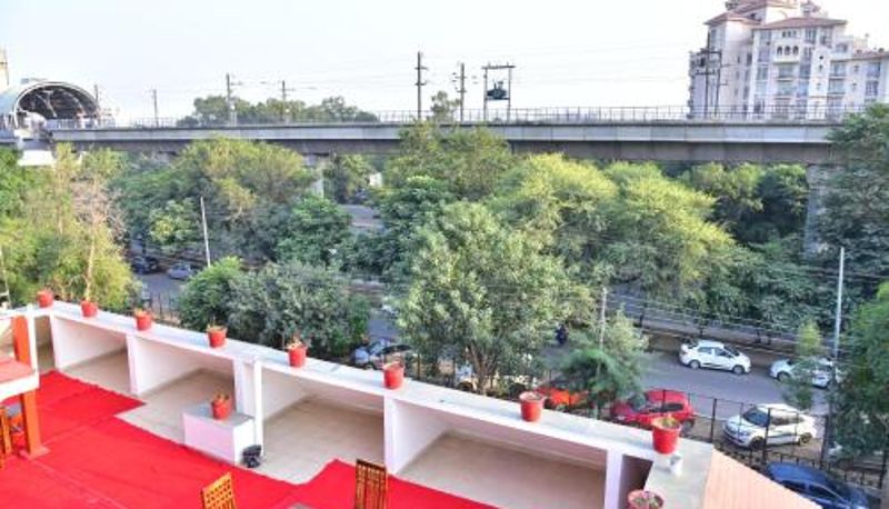 Widok - Nook Inn & Suites - 2 Min Walk From MG ROAD METRO