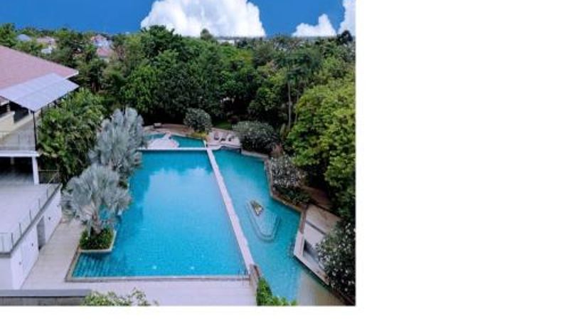 Piscina - Nambiar Club Bellezea