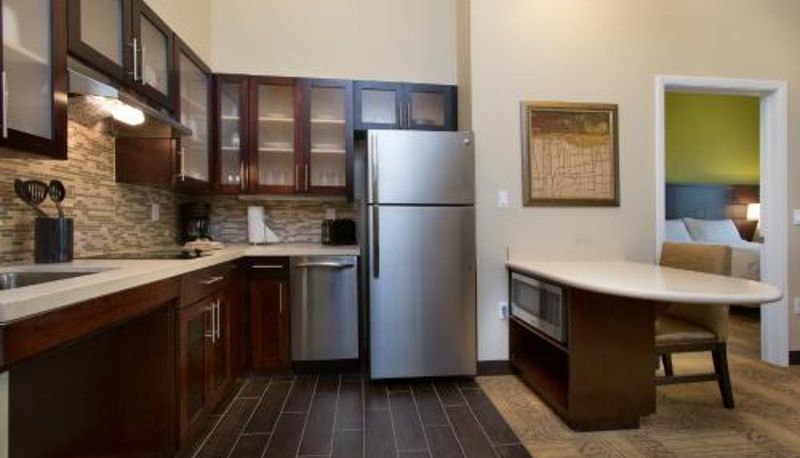 Habitación - Staybridge Suites Orlando at SeaWorld by IHG - Free Parking & Shuttle to Seaworld Parks