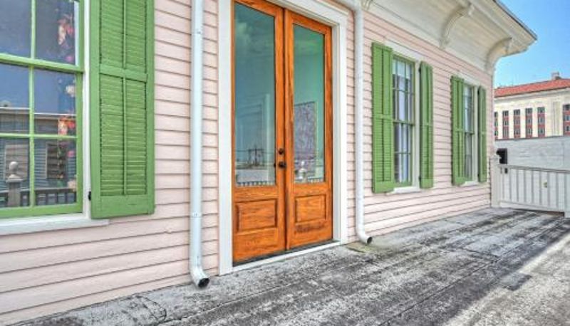 Info - Sugar's Inn Room 1 Historic NOLA Charm Cruise Port