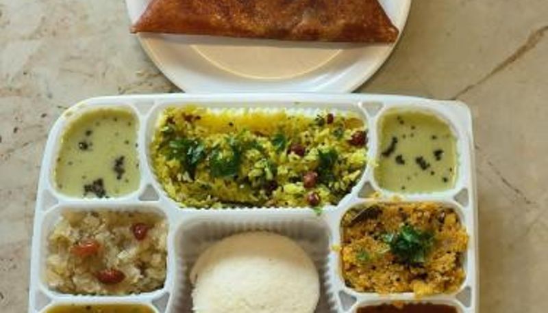 Frühstücksraum innerhalb des Restaurants - Yuvraj Palace Inn