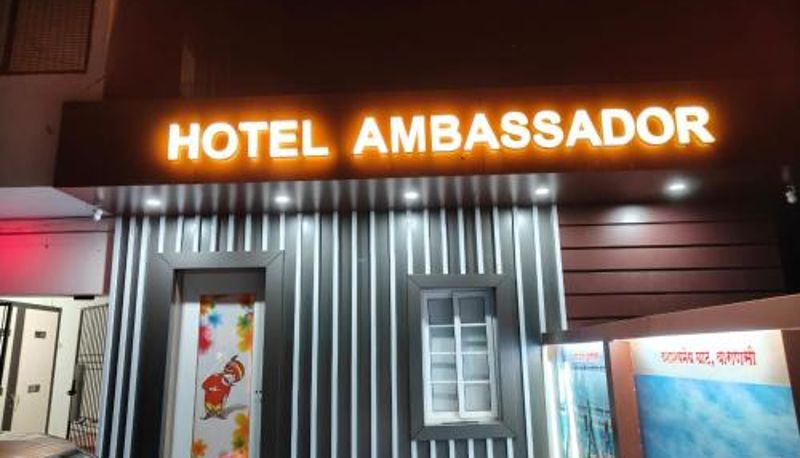 Información - The Hotel Ambassador Inn