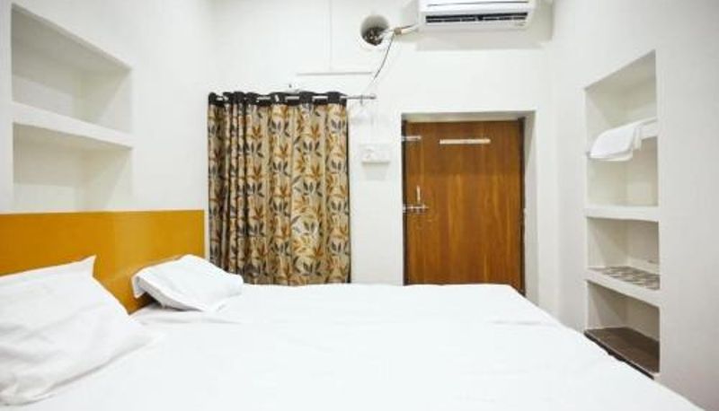 Información - The Hotel Ambassador Inn