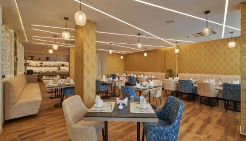 Ontbijtzaal in het restaurant - Mahadevapura Regenta Inn Grand-ORR