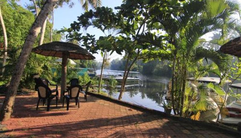 Informacje - Leela Backwater Inn
