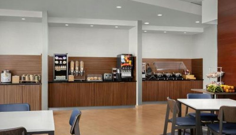 Sala prima colazione all'interno del ristorante - Fairfield Inn & Suites by Marriott Atlanta Stockbridge