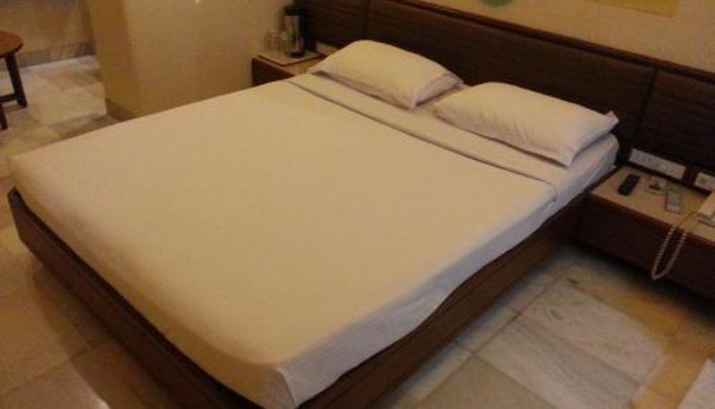 Bilgi - SION - Near BKC HOTEL ASHRAY INTERNATIONAL