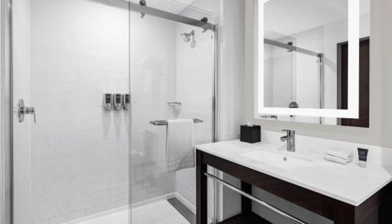 Banyo - Four Points by Sheraton Flushing