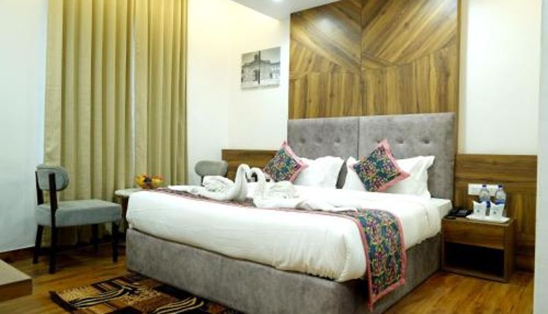 Bilgi - Near Golden Temple Amritsar Hotel Luxurio - In-House Barista Cafe