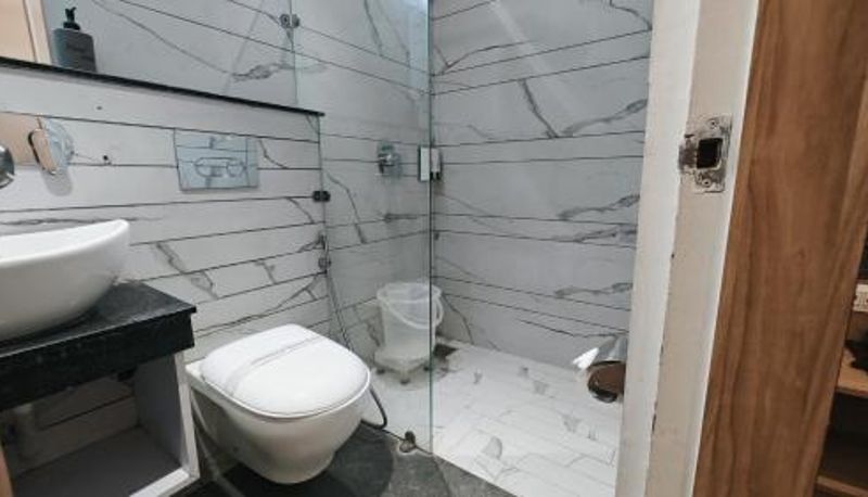 Banyo - Near Golden Temple Amritsar Hotel Luxurio - In-House Barista Cafe