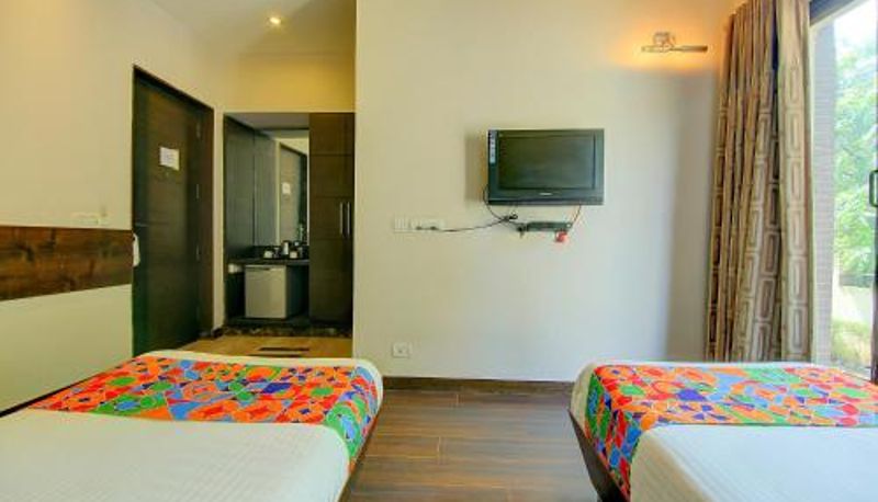 Información - Gurugram FabHotel Prime Phoenix Hospitality - Nr DLF Cyber Hub & Metro