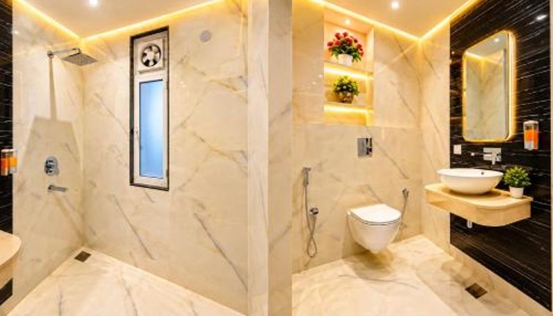 Banyo - Hotel Baba Deluxe near New Delhi Railway Station and City Center -By RCG Hotels