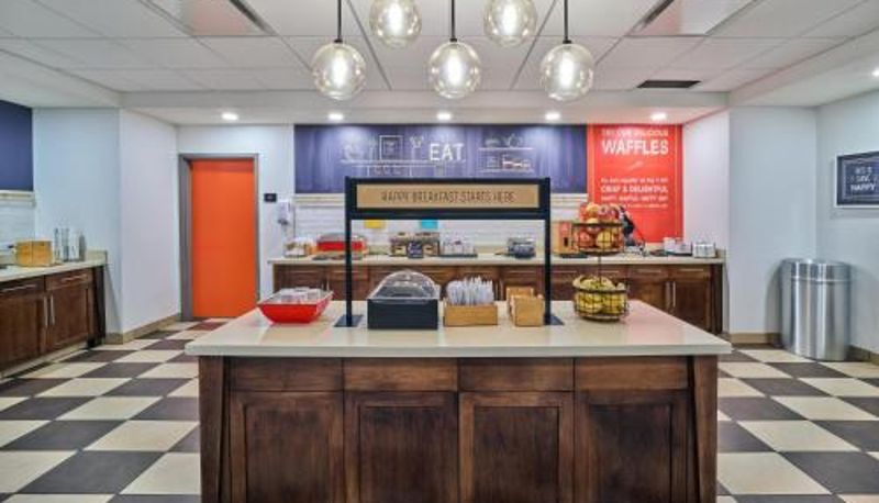 Sala śniadaniowa w restauracji - Hampton Inn Omaha Midtown-Aksarben