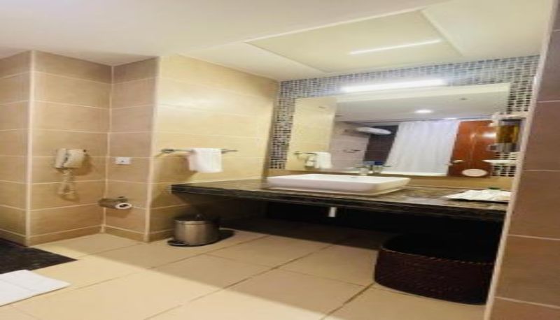Bathroom - Mysore - Member ITC Hotels' Group Fortune JP Palace