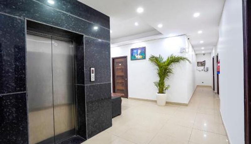 Info - Sec 52 Noida Metro Station FabHotel Frolic Luxury Stay - Nr
