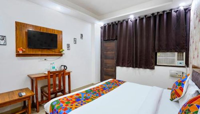 Info - Sec 52 Noida Metro Station FabHotel Frolic Luxury Stay - Nr