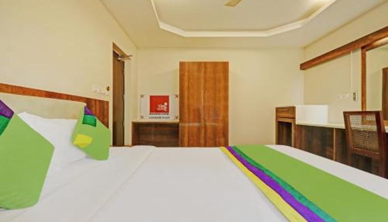 Kamer - Treebo Time Square Marine Drive