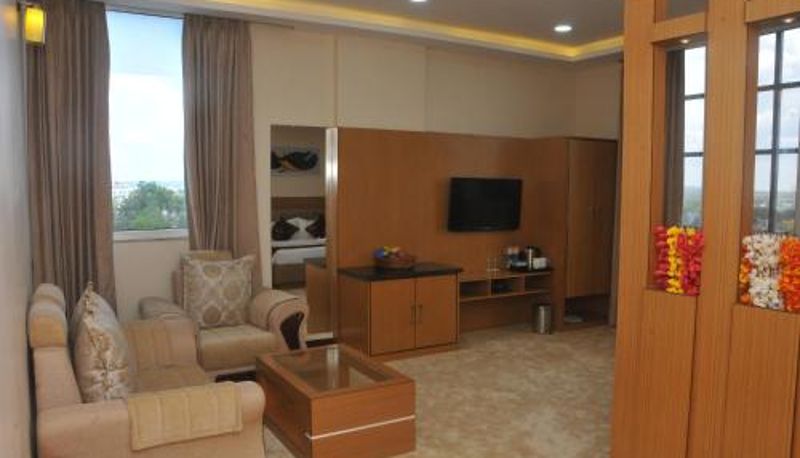 Suite - S R Continental