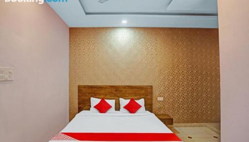Dreibettzimmer - OYO Flagship Shri Nanadan Palace