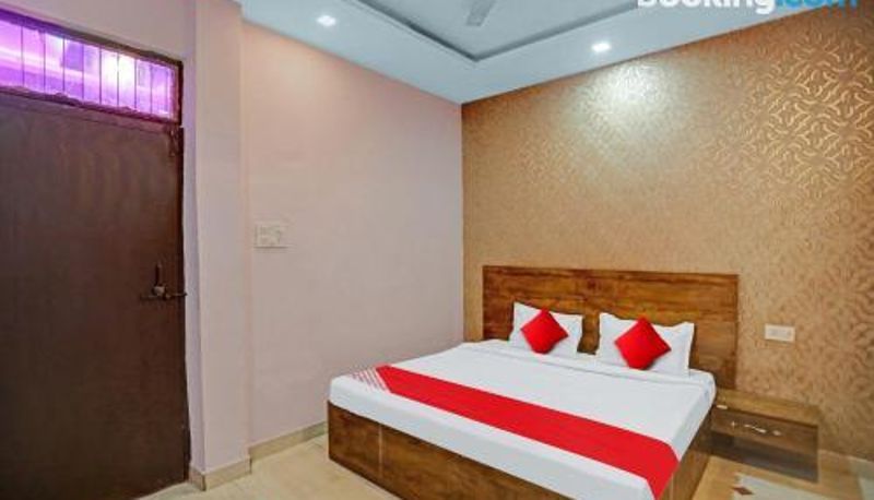 Dreibettzimmer - OYO Flagship Shri Nanadan Palace