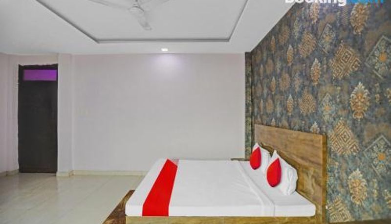 Dreibettzimmer - OYO Flagship Shri Nanadan Palace