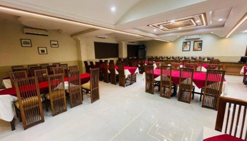 Sala prima colazione all'interno del ristorante - The Rajgir Residency