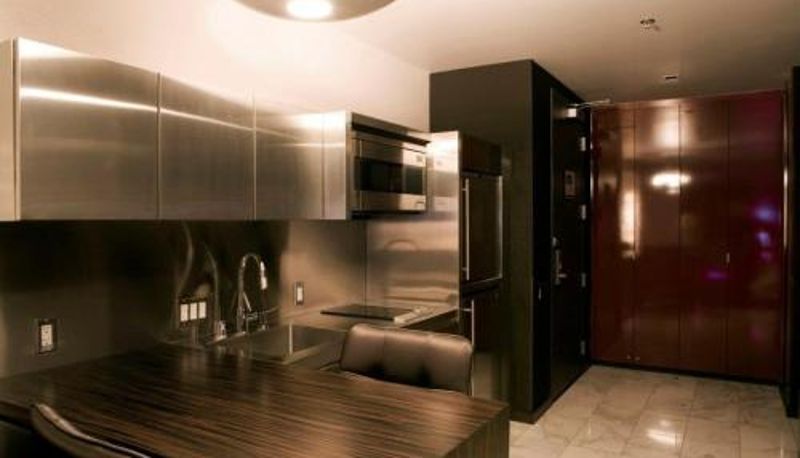 Apartment - Palms Place Studio with Balcony & Strip View