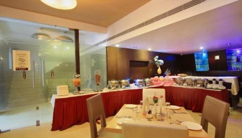 Restoran içinde kahvaltı salonu - La Sara Grand