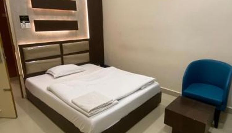 Room - Greens Suite - Business Class Hotel - Opposite Ripon Building