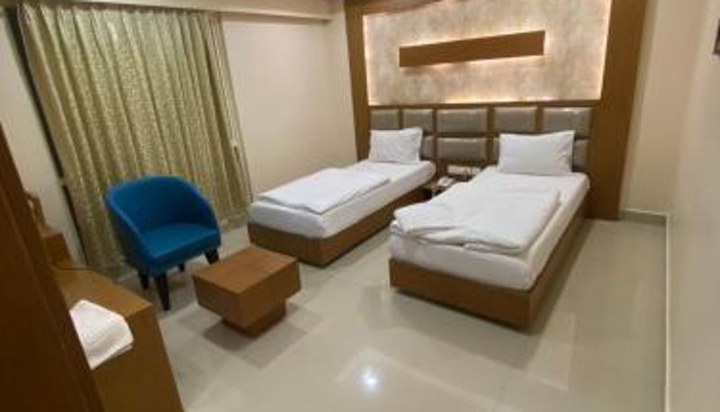 Room - Greens Suite - Business Class Hotel - Opposite Ripon Building