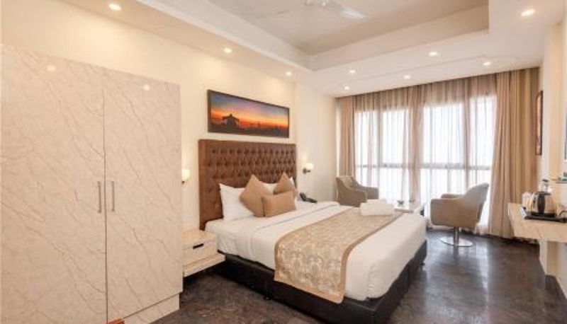 Room - Hotel Green Castle Mall road