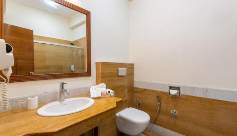 Bathroom - Hotel Green Castle Mall road